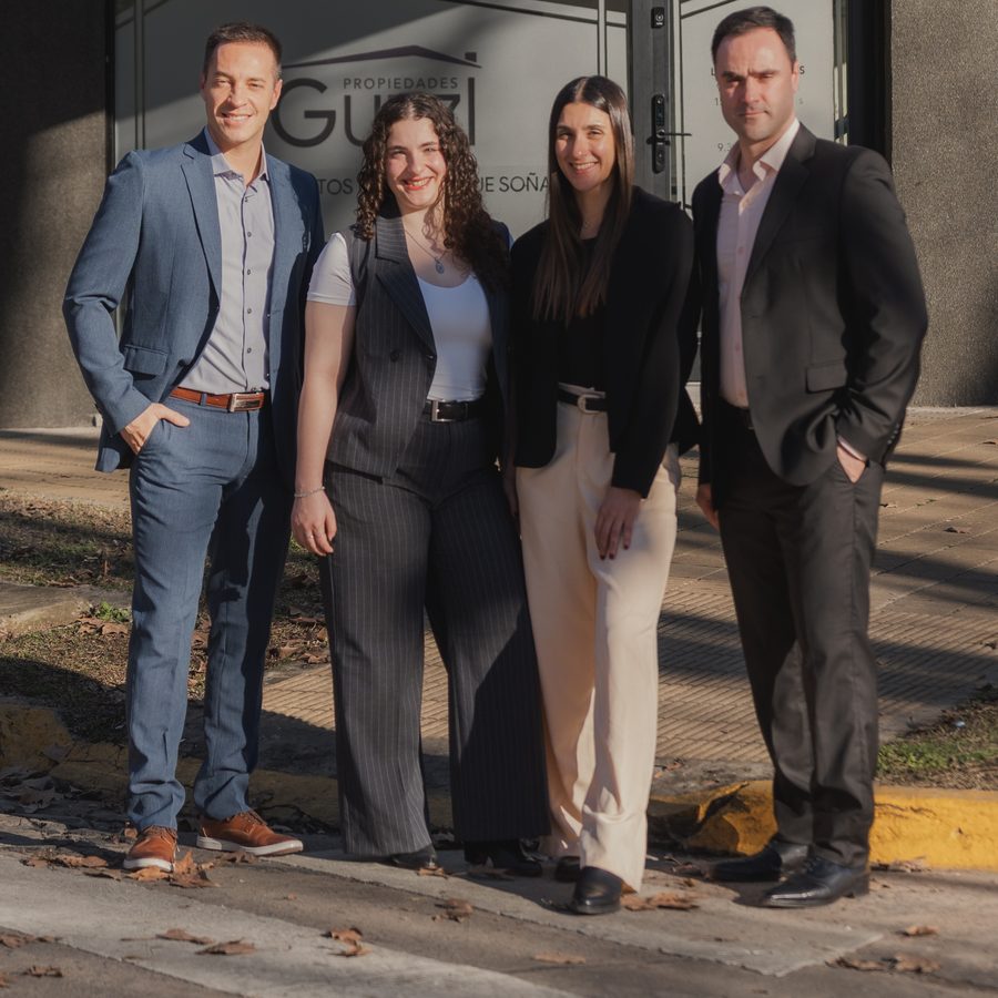 Asesoramiento a clientes de Guzzi